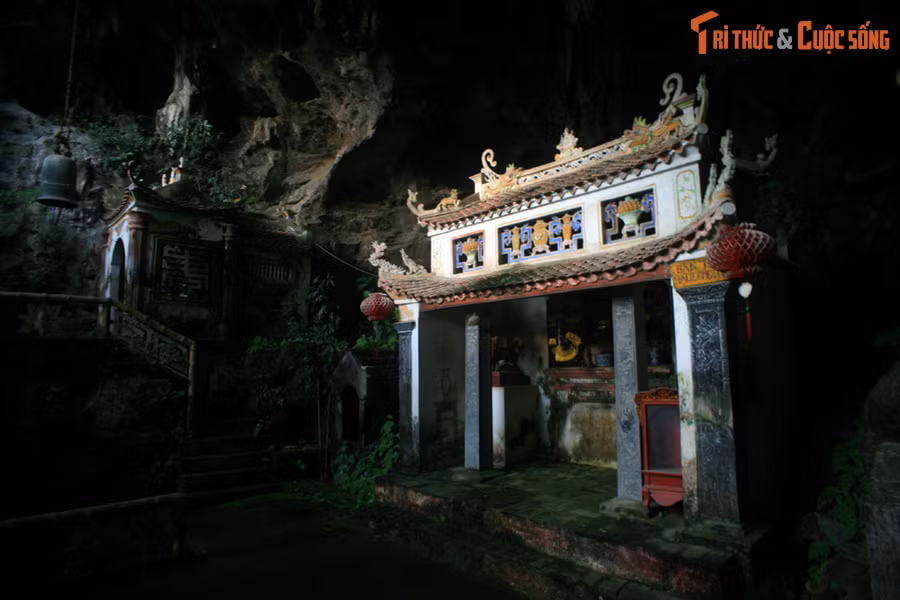 Động và chùa Địch Lộng được công nhận là Di tích cấp quốc gia vào năm 1990. Lễ hội chùa Địch Lộng được tổ chức vào ngày 6,7 tháng 3 âm lịch hàng năm, thu hút đông đảo du khách thập phương về trẩy hội.