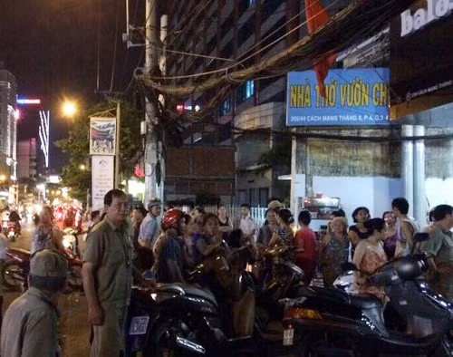 Co gai bi tinh nghi cua co nu nhan vien cua hang