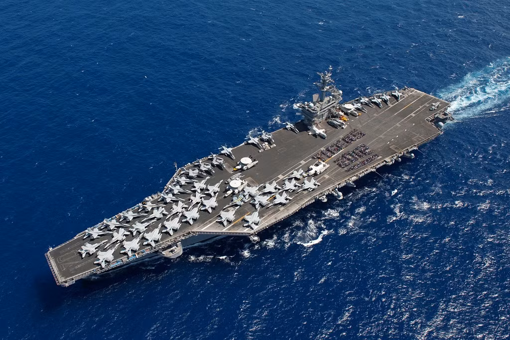 USS Carl Vinson được đưa vào hoạt động trong Hải quân Mỹ từ năm 1983. Tàu có biệt danh "Gold Eagle" (Đại bàng vàng). Hiện tại, CVN-70 là soái hạm của nhóm tác chiến tàu sân bay số 1 (CSG-1), có trụ sở tại San Diego, bang California. Ảnh: Flickr.