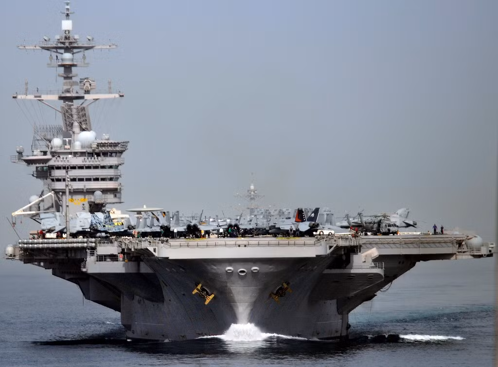 USS Carl Vinson là tàu sân bay thứ ba thuộc siêu hàng không mẫu hạm lớp Nimitz. Tàu được đặt tên Carl Vinson, đại biểu Quốc hội bang Georgia để ghi nhận những đóng góp của ông cho Hải quân Mỹ. Ảnh: Flickr.