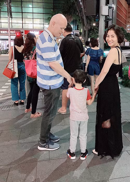 Ở tuổi 43, sự nghiệp tình duyên của Thu Minh đều viên mãn.