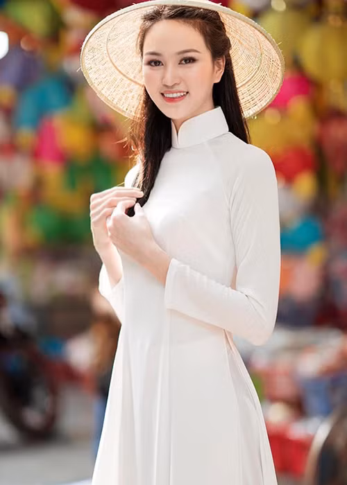 Trần Thị Yến được nhiều khán giả Hoa hậu Việt Nam 2020 chú ý khi sở hữu gương mặt hao hao Á hậu Thụy Vân và có đôi chân dài 1m21.