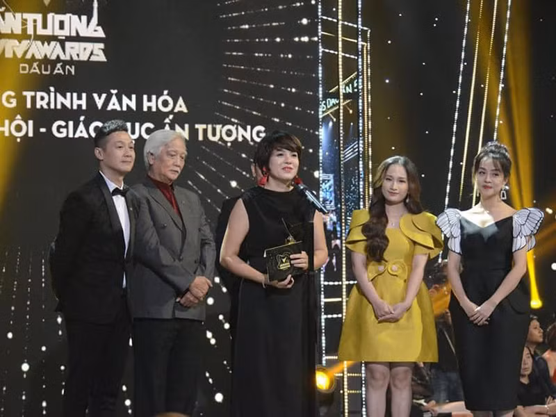 Quán Thanh Xuân - Về nhà xem phim đoạt giải thưởng Chương trình Văn hoá - Khoa học xã hội - Giáo dục ấn tượng.