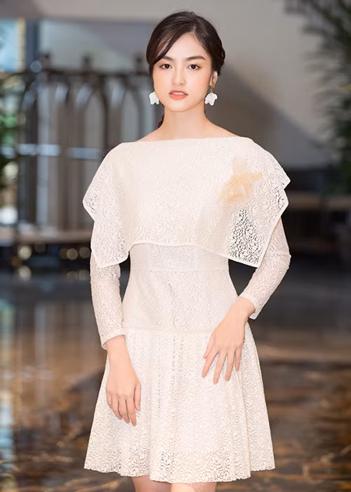 Người đẹp sinh năm 1999 gây ấn tượng bởi thành tích học tập khủng với điểm xét tuyển đại học là 29 điểm.