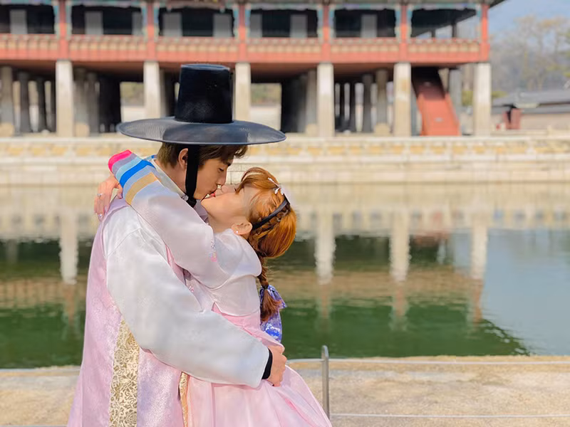 Sĩ Thanh và Huỳnh Phương có nhiều khoảnh khắc hẹn hò lãng mạn trong 1 năm qua.