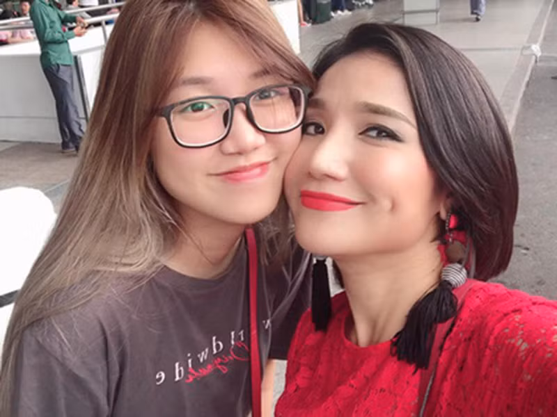 Cát Tường từng cho biết antifan lôi những người thân trong gia đình cô để xúc phạm, bôi nhọ hình ảnh. Theo đó, con gái của Cát Tường bị chỉ trích chỉ vì sơn móng tay, không biết đi xe máy, thậm chí là bị tung tin nhảm đi "làm gái" bên Australia.