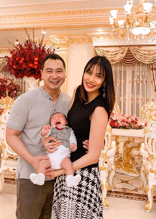 Lan Khuê ít hoạt động showbiz sau khi lấy chồng, sinh con.