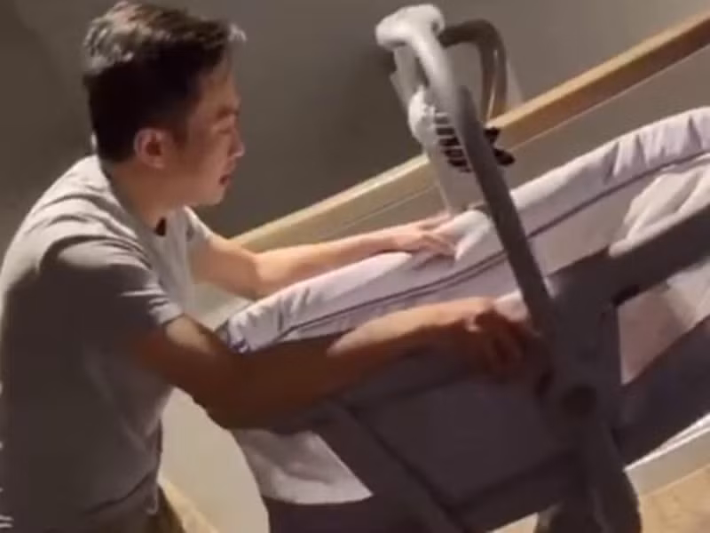 Cường Đô la chăm sóc con gái hơn tháng tuổi lúc nửa đêm Cuong Do la cham soc con gai hon thang tuoi luc nua dem