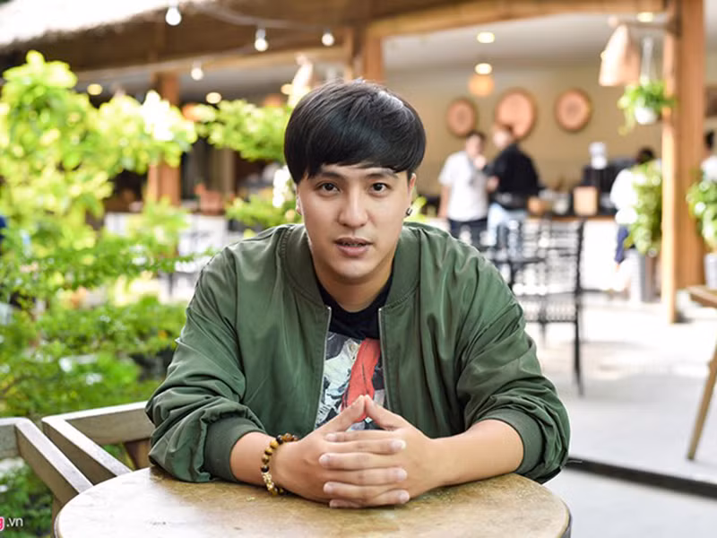 Tháng 2/2016, khi bức ảnh Trấn Thành - Hari Won hẹn hò bị tung ra, Tăng Nhật Tuệ khẳng định đây là chiêu PR. Sau đó, ông bầu phải xin lỗi Trấn Thành.