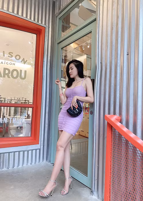 Vợ cũ của Lâm Vinh Hải khoe vóc dáng nuột nà dù từng qua một lần sinh nở.