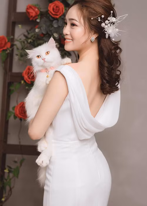 Cô nàng cho biết, bản thân thường được mọi người xung quanh đánh giá là có tính cách vui vẻ, hòa đồng.