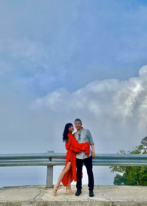 Chuyện tình cảm của Thanh Lam và bác sĩ Tiến Hùng được công khai vào tháng 6 vừa qua. Kể từ đó đến nay, cặp đôi thi thoảng đăng tải hình ảnh bên nhau.