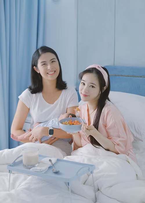 Nàng hoa hậu từng nấu ăn bồi dưỡng cho người bạn thân sau khi sinh con.