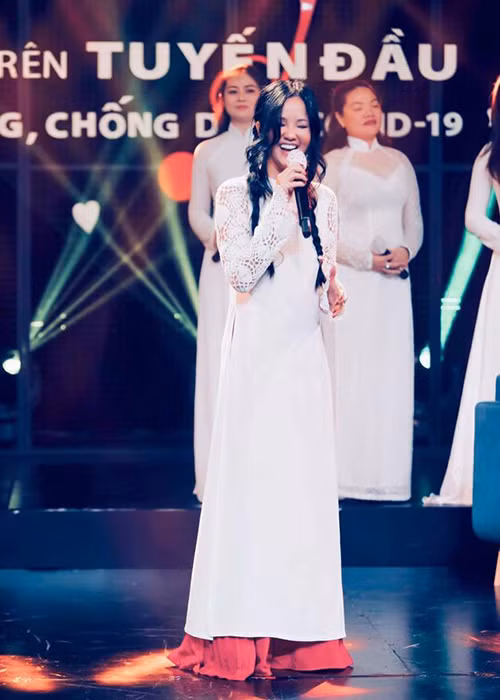 Cách đây không lâu, "cô Bống" đã tham gia chương trình "Cảm ơn lực lượng trên tuyến đầu trong phòng, chống dịch COVID-19".
