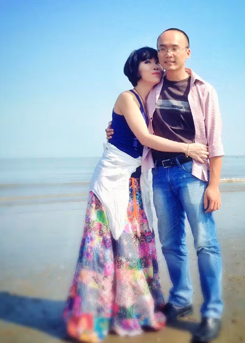 Vợ chồng Trác Thúy Miêu đều là những người lãng mạn. "Chúng tôi chỉ muốn sau này được chơi với chó, với mèo, có một ngôi nhà nhỏ trên một ngọn đồi, cùng già đi với nhau ở đó”, chồng của nữ MC chia sẻ.