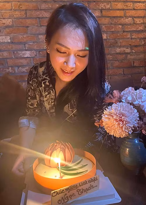 Dù ở ẩn nhưng cuộc sống của Ngọc Thạch vẫn nhận được sự chú ý của nhiều khán giả.