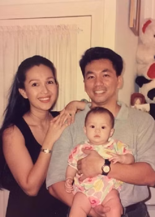 Chồng của Diễm My nhanh chóng trở thành ông chủ giàu có, thành đạt, luôn dành tình yêu cho vợ và thương yêu các con.