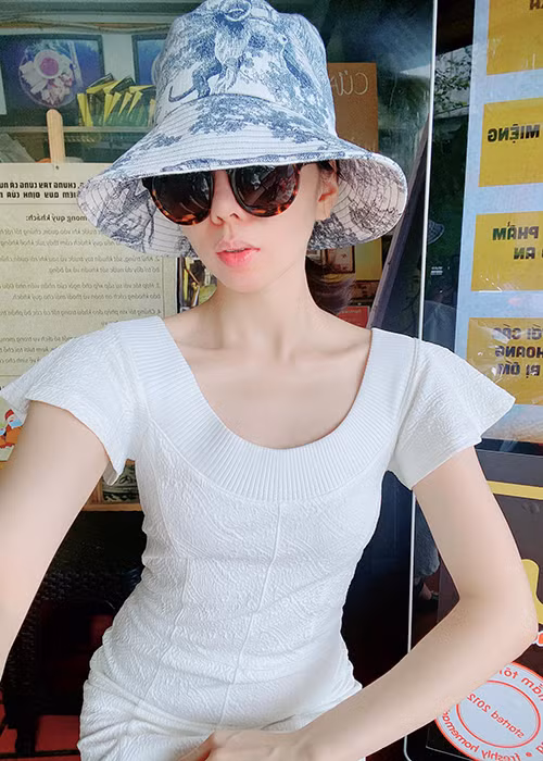 Nữ ca sĩ khoe khoảnh khắc đời thường không son phấn.