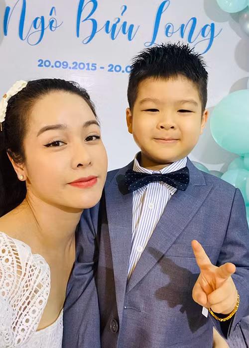 Nữ diễn viên không ở đến khai tiệc để tránh làm phiền gia đình chồng cũ.