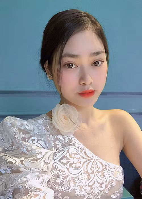 Hiện tại, không có nhiều thông tin về thí sinh Đặng Thị Lan Nhi. Xem video "Đỗ Mỹ Linh đăng quang Hoa hậu Việt Nam 2016". Nguồn VTC