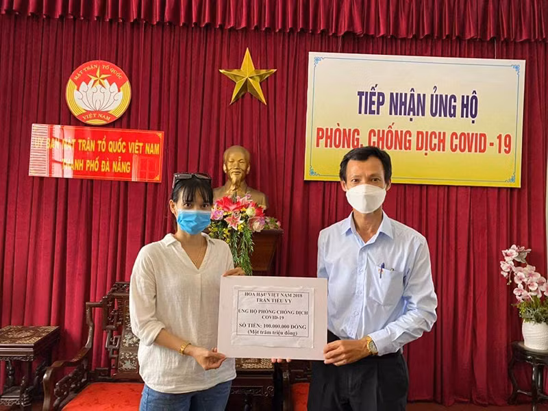 Người đẹp tích cực tham gia các hoạt động từ thiện.