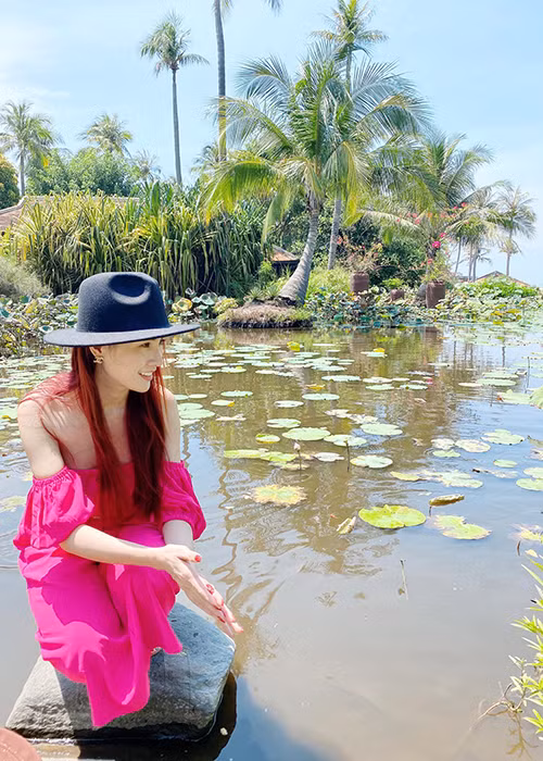 Trước khi đoạt vương miện Hoa hậu Đại sứ Du lịch Thế giới 2018, 9X từng tham dự cuộc thi Hoa hậu Việt Nam 2012.