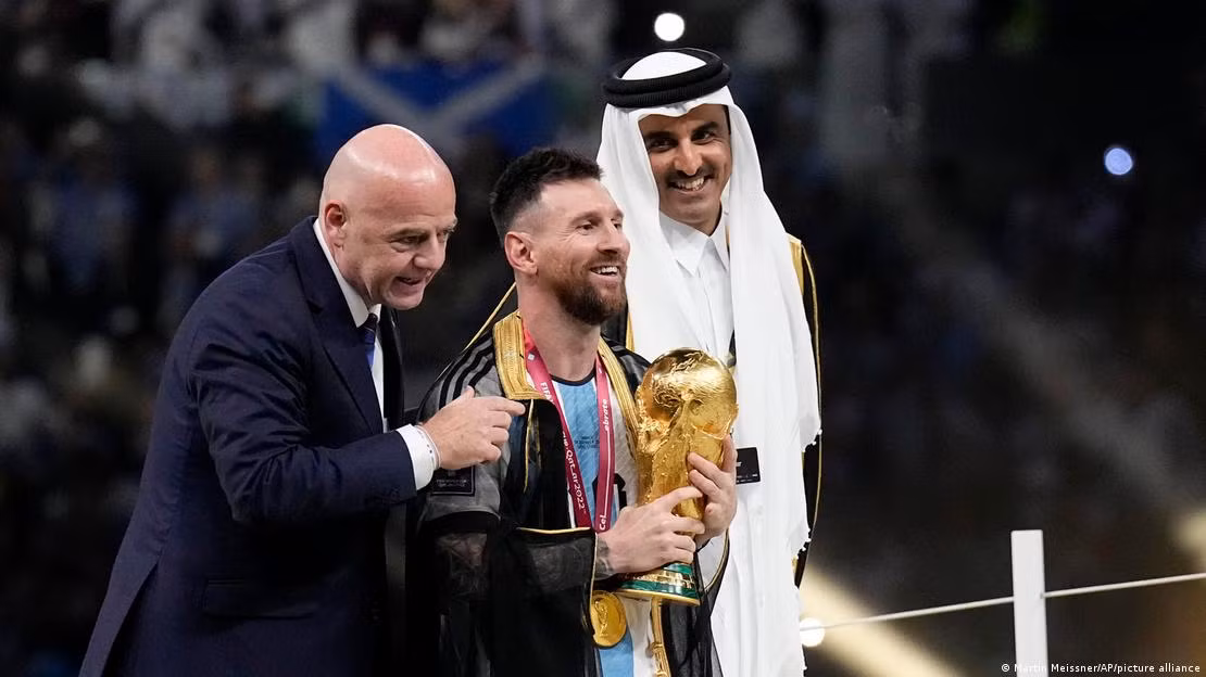 Thêm nữa, Polanco từng dự nói rằng: "Messi sẽ trở thành cầu thủ vĩ đại nhất mọi thời đại.