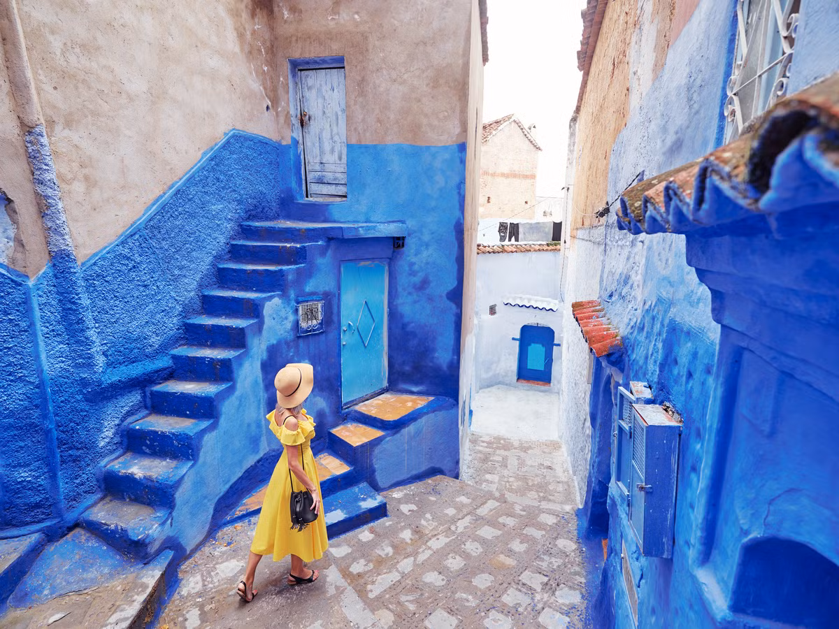 Nằm ở Tây Bắc châu Phi, Vương quốc Morocco là quốc gia được nhiều người biết đến với nền văn hóa phong phú, sở hữu các địa danh màu sắc như Casablanca, Marrakech, Chefchaouen...