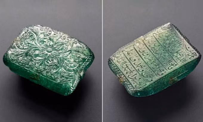 Được chế tác từ năm 1695, ngọc lục bảo Mughal được coi là viên ngọc lục bảo chạm khắc lớn nhất thế giới. Trên thế giới có rất ít viên lớn hơn hoặc giá trị hơn ngọc lục bảo Mughal.