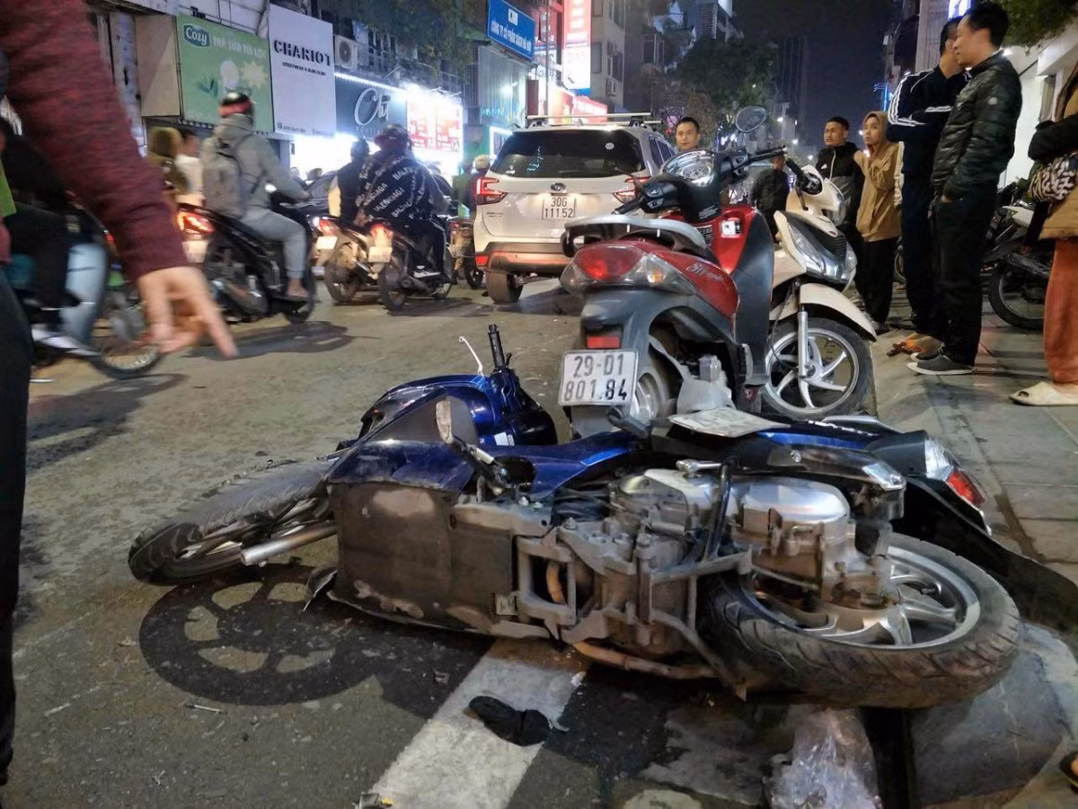 Danh tính tài xế say xỉn gây tai nạn liên hoàn ở Bạch Mai, Hà Nội - Hình 3 Danh tinh tai xe say xin gay tai nan lien hoan o Bach Mai, Ha Noi-Hinh-3