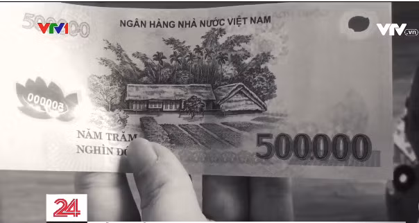 "Được 10 triệu thì lúc về chị nga đưa cho em 2 triệu, xong về 1 triệu chị Quỳnh Anh lấy còn Hiền lấy 500 ngàn đồng nốt", em học sinh nói. (Ảnh cắt từ clip của VTV24)