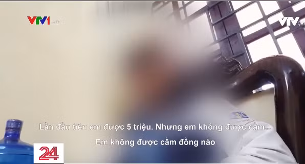 Theo Phó chủ tịch UBND xã Khánh Thượng, các nạn nhân chủ yếu là những học sinh có hoàn cảnh khó khăn hoặc ít được gia đình quan tâm, bị các đối tượng xấu lợi dụng dụ dỗ vào đường dây môi giới mại dâm. Các cháu học ở trường THCS Khánh Thượng, nhưng khi các đối tượng thực hiện hành vi môi giới mại dâm thì đi đến một địa điểm khác. (Ảnh cắt từ clip của VTV24)