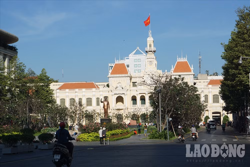7h45 phút, khu vực trung tâm TPHCM không còn cảnh kẹt cứng như mọi ngày.