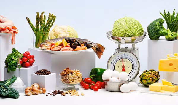 Ăn uống đầy đủ dưỡng chất cũng là cách tăng cường thể lực, giúp đẩy lùi bệnh tật. Các yếu tố vi lượng như vitamin A, B2 được đánh giá rất cao trong việc mang lại hiệu quả ngăn ngừa ung thư thực quản. Ảnh: Internet
