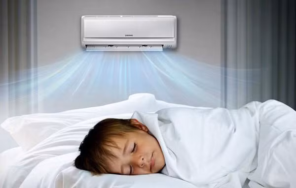 Nguyên nhân của “bệnh điều hòa” được cho là có liên quan tới sự chênh lệch quá lớn giữa nhiệt độ ngoài trời và nhiệt độ phòng. Việc di chuyển qua lại giữa 2 môi trường có mức nhiệt chênh lệch lớn khiến cơ thể không kịp điều chỉnh, dễ gây khó chịu ở đường hô hấp, đường tiêu hóa, xương khớp, dây thần kinh.