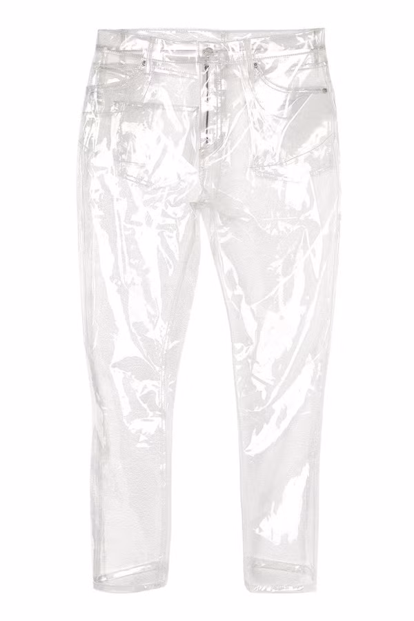 Không được may từ chất liệu thông thường, mẫu quần jeans tàng hình được làm từ nhựa trong suốt. Có lẽ chiếc quần jeans chỉ để ngắm chứ không phải mặc hàng ngày.
