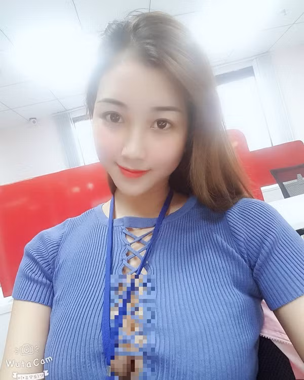 Không ít người cho rằng thả rông vòng 1 lộ liễu khiến vẻ ngoài kém duyên. Đồng thời, cách mặc này khiến vòng 1 dễ chảy xệ, kém săn chắc.
