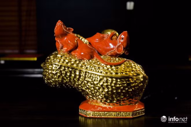 Các nghệ nhân tạo hình cho "kỳ linh" chia sẻ, công đoạn tạo dáng cho tác phẩm này đòi hỏi nhiều thời gian, cùng sự tỉ mỉ, công phu của mỗi nghệ nhân.