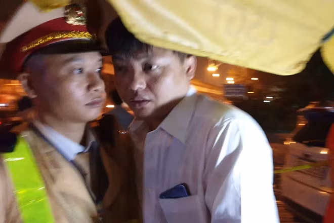Tai xe oto say ruou suyt dam CSGT, xin bo qua vi 