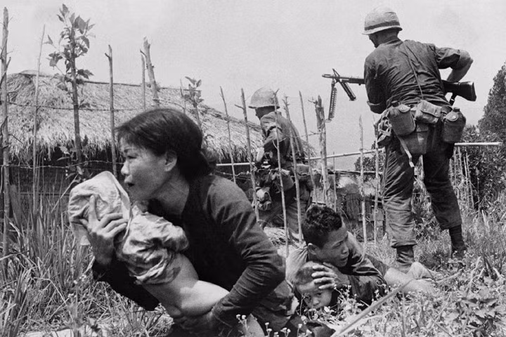Tại chiến trường Việt Nam, điều mà lính Mỹ đối mặt là chiến tranh bất định kẻ thù, bởi lẽ chúng ta áp dụng chiến tranh nhân dân, mọi người dân lính Mỹ gặp đều có thể là du kích, quân giải phóng hoặc người ủng hộ cách mạng.