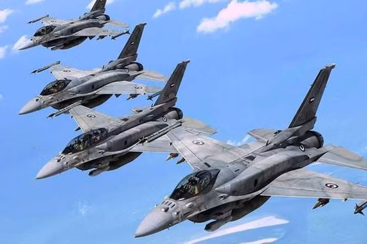 Thổ Nhĩ Kỳ yêu cầu Mỹ bán 40 máy bay chiến đấu F-16 Block 70/72 và nâng cấp 80 chiếc F-16 cũ, bao gồm cả phụ tùng thay thế để hiện đại hóa các máy bay chiến đấu mà Thổ hiện có sau khi thương vụ F-35 thất bại. Các chuyên gia cho rằng, Ankara có thể tận dụng số tiền 1,4 tỷ USD đặt cọc của Thổ mua F-35 cho thỏa thuận mới này.