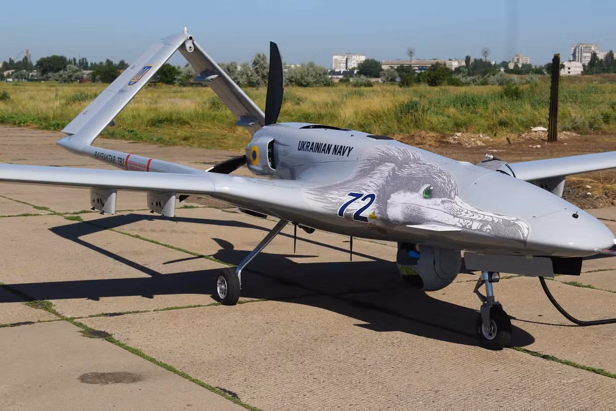 Điểm đáng chú ý là quân đội Ukraina hiện đang có trong biên chế tên lửa chống tăng hiện đại Javelin, UAV Bayraktar TB2 và bom, đạn MAM-L. Đối với tên lửa chống tăng Javelin, giáp lồng sẽ làm giảm hiệu quả đầu đạn xuyên kép, có mục đích chống giáp phản ứng nổ (ERA).