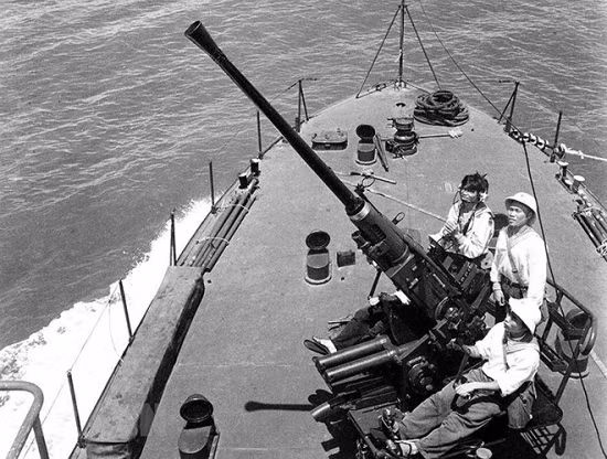 Mặc dù 50 năm đã qua, trận đánh ngày 2/8/1964 vẫn còn nóng hổi tính thời sự. Trong đó đặc biệt quan trọng là việc không phải cứ tàu to súng lớn là đã giành được thắng lợi trong hải chiến. Nguồn ảnh: TL.