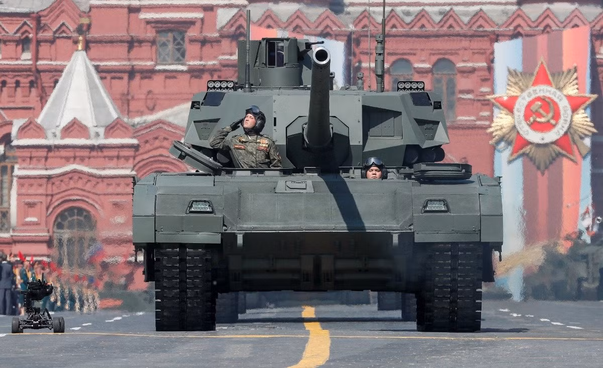Su-57 đã đi vào sản xuất hàng loạt nhưng vẫn còn nhiều vấn đề phải khắc phục. T-14 Armata cũng vậy, chỉ có 20 xe tăng đã đặt hàng. Từ “chiếc xe tăng tuyệt vời nhất thế giới”, nó đã trở thành “chiếc xe tăng ế nhất”.