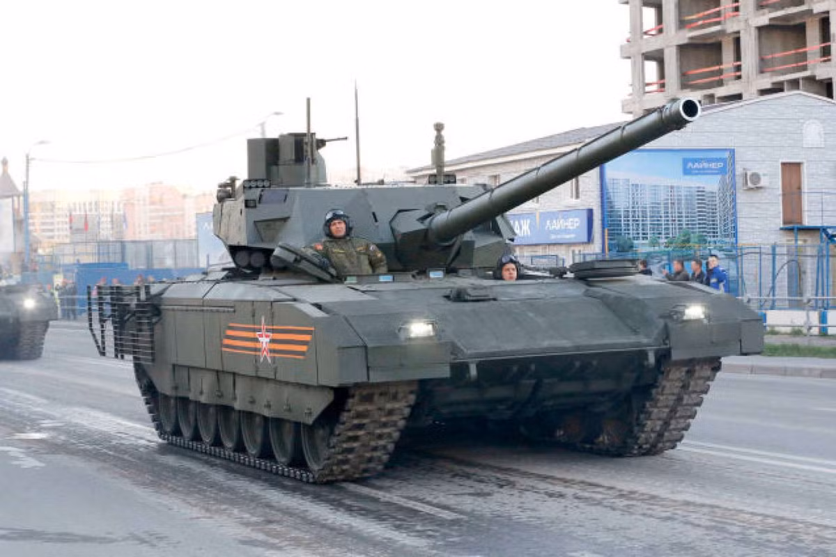 Nga đã thông báo rằng, họ sẽ mua máy bay chiến đấu Su-75 Checkmate và Moscow cũng làm điều tương tự với xe tăng thế hệ 4 đầu tiên T-14 Armata, nhưng hiện nước này mới chỉ đặt mua 20 chiếc.