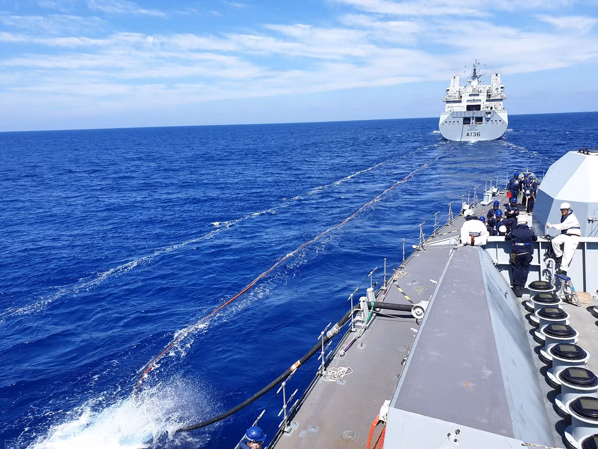 Trong chuyến thăm Việt Nam, thuyền trưởng Hugh Botterill khẳng định sự xuất hiện của tàu HMS Richmond là thể hiện cam kết của Vương quốc Anh đối với khu vực Ấn Độ Dương - Thái Bình Dương, bao gồm các đối tác khu vực quan trọng như Việt Nam.