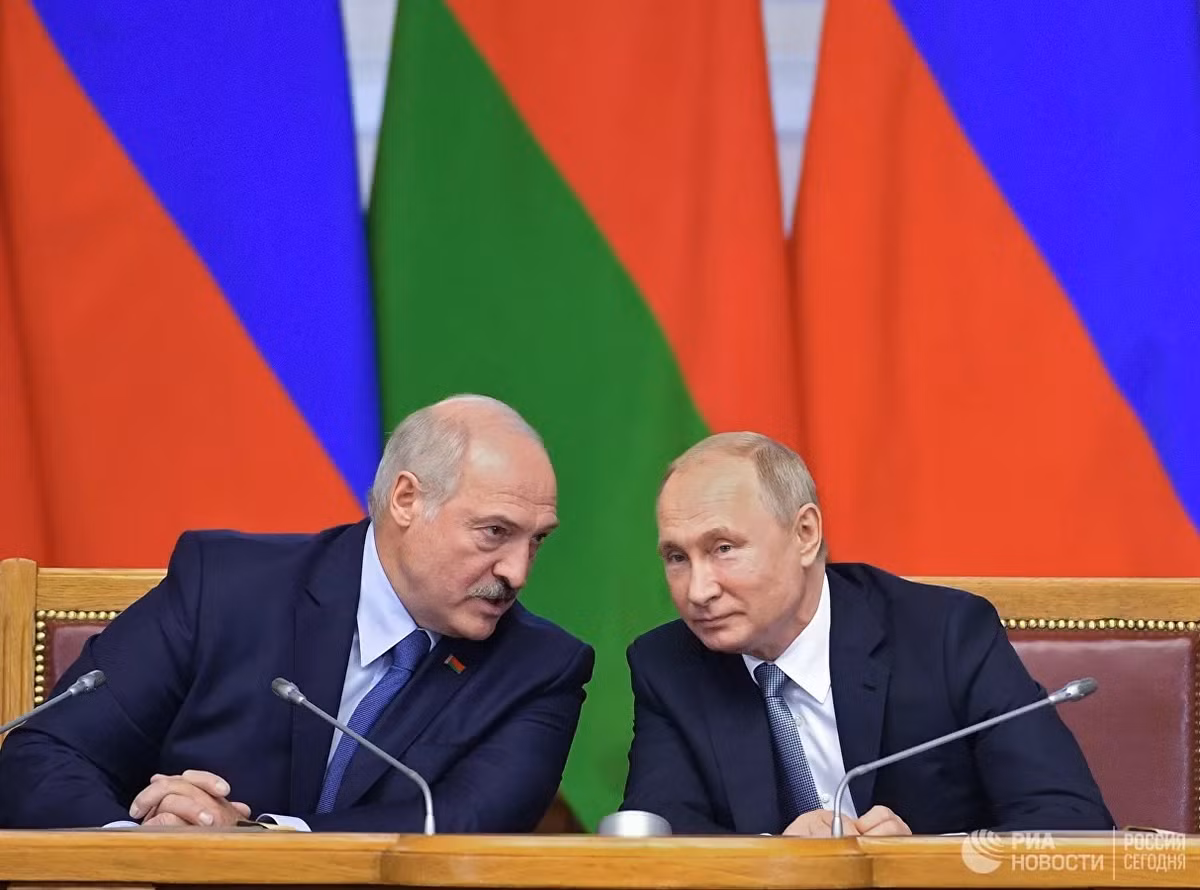 Tổng thống Lukashenko cũng chỉ ra rằng Belarus sẽ hỗ trợ Nga trong trường hợp có các hành động khiêu khích từ Ukraine và lần đầu tiên công nhận Bán đảo Crimea là một phần của Nga cùng với 15 quốc gia thành viên Liên hợp quốc khác, kể từ khi bị lực lượng Nga thực hiện chiếm đóng vào năm 2014.