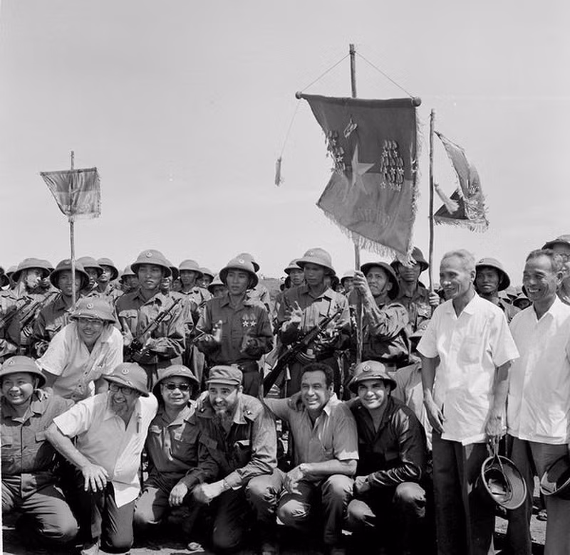 Ngày 19/5/1974, lễ khởi công xây dựng bệnh viện hữu nghị được tiến hành và hơn 40 năm qua, kể từ ngày đi vào hoạt động, Bệnh viện Việt Nam - Cuba ở Quảng Bình đã như một cột mốc tin yêu của mối tình hữu nghị đặc biệt giữa hai quốc gia mà người anh em Cuba đã dốc lòng san sẻ. Nguồn ảnh: TL.