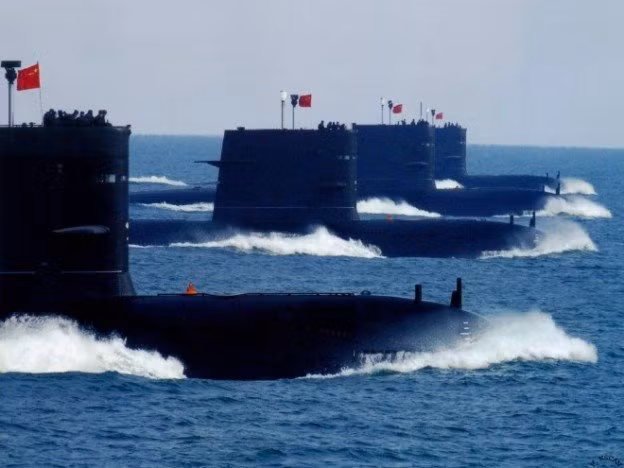 Quyết định tăng lực lượng tàu ngầm của JMSDF từ 16 chiếc được công bố trong hướng dẫn chương trình quốc phòng năm 2010. Nó diễn ra khi Nhật Bản tiếp tục để mắt đến việc Trung Quốc hiện đại hóa quân sự và ngày càng tỏ ra quyết đoán hơn trong khu vực.