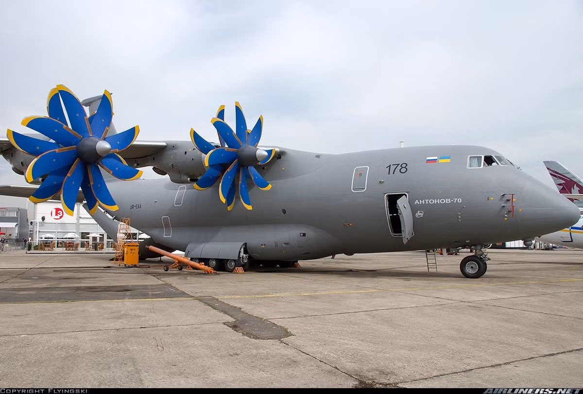 Phòng thiết kế Antonov đã tham gia vào việc phát triển một số loại máy bay vận tải và chở khách, trong đó nổi tiếng nhất là máy bay phản lực vận tải hạng trung An-70 (được phát triển chung với Nga). Tuy nhiên, hai bản sao đầu tiên của An-70 đã bị rơi trong các chuyến bay thử nghiệm.